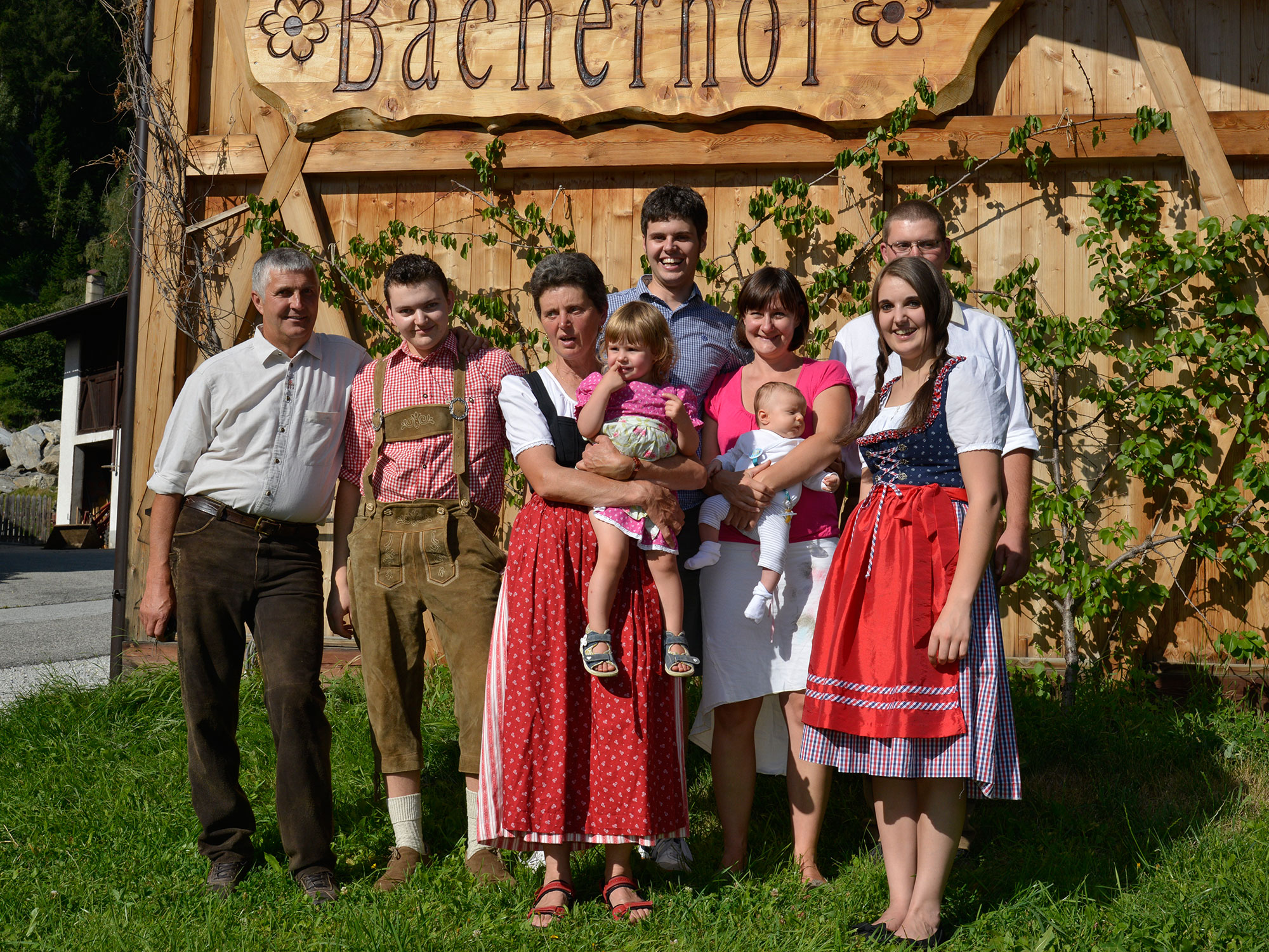 Familie Hofer vom Bacherhof in Pfitsch