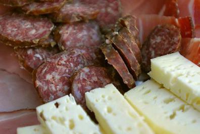 Farmhouse snacks – cured sausage, cheese & bacon