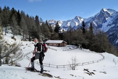 Guided snowshoe hike with host, Rudolf